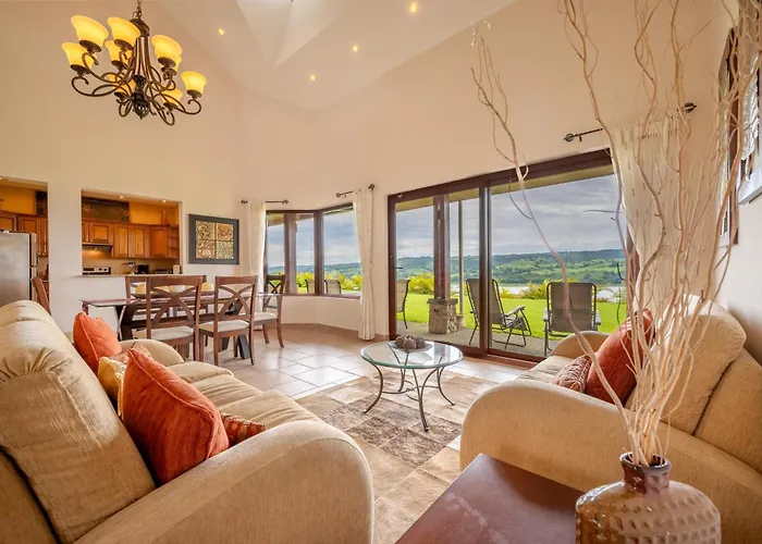 Ferienhaus & Volcano Views: 2-unit Retreat W/ Hot Tub!