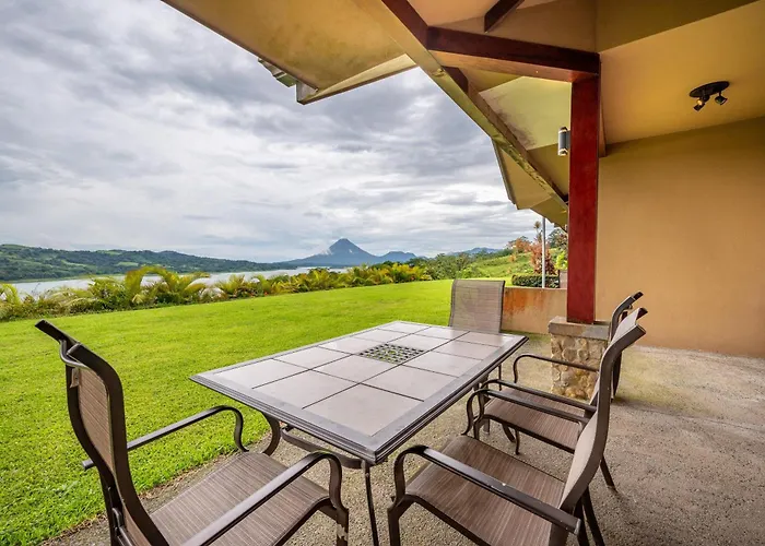 & Volcano Views: 2-unit Retreat W/ Hot Tub! * Union