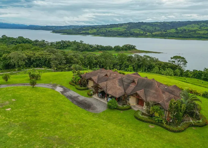 Ferienhaus & Volcano Views: 2-unit Retreat W/ Hot Tub! Union