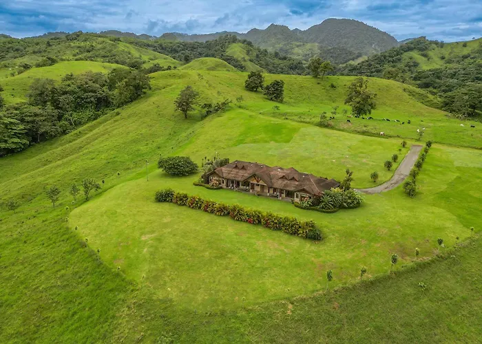 & Volcano Views: 2-unit Retreat W/ Hot Tub! * Union